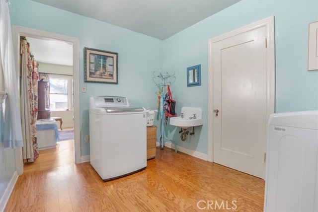 2270 E Orange Grove Boulevard, Pasadena CA: https://media.crmls.org/medias/f5b9d024-61a4-4740-a5cc-1374544292a1.jpg