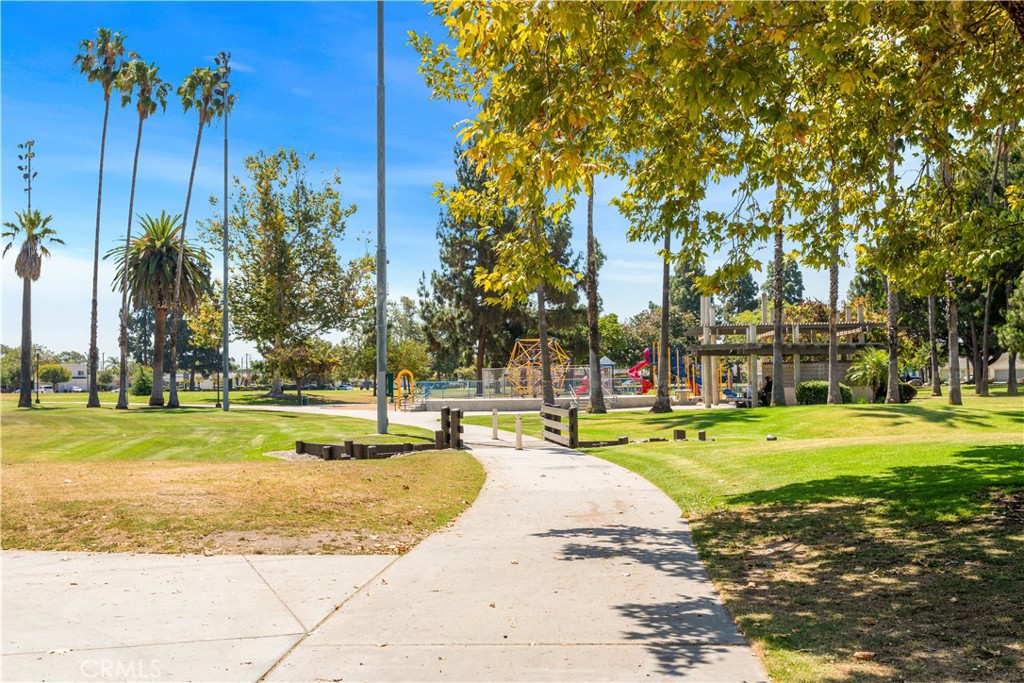https://media.crmls.org/medias/f5b9db05-b3cc-4bab-9561-c8c6ad007a11.jpg?preset=X-Large