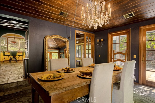 969 Oak Drive, Crestline CA: https://media.crmls.org/medias/f5ba09f0-d9ec-4140-9de8-6f237433c1c3.jpg