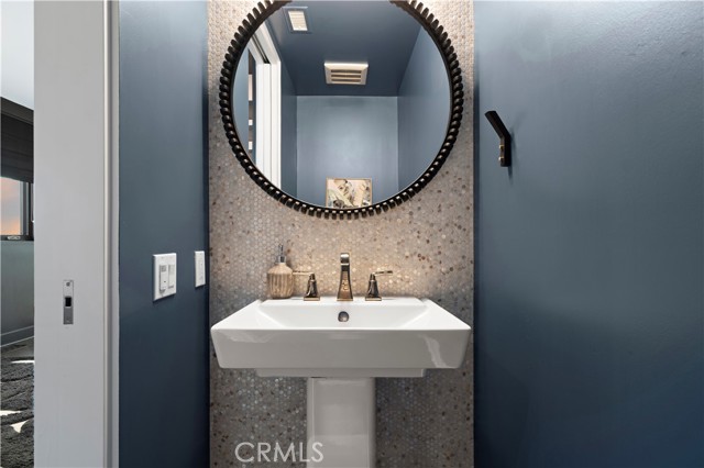 3731 5th Avenue, Corona del Mar CA: https://media.crmls.org/medias/f5ba5856-2b05-46f5-933e-da5d6c5879d4.jpg