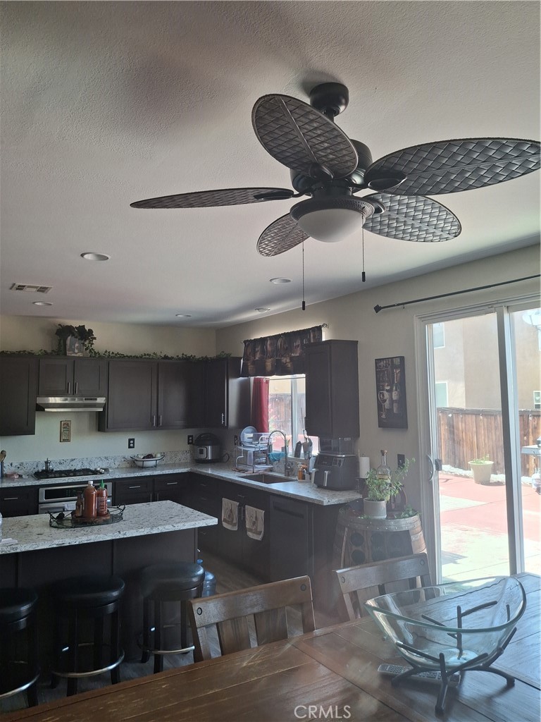 https://media.crmls.org/medias/f5bbb9be-e4a8-4187-8dfe-441c448a5741.jpg?preset=X-Large