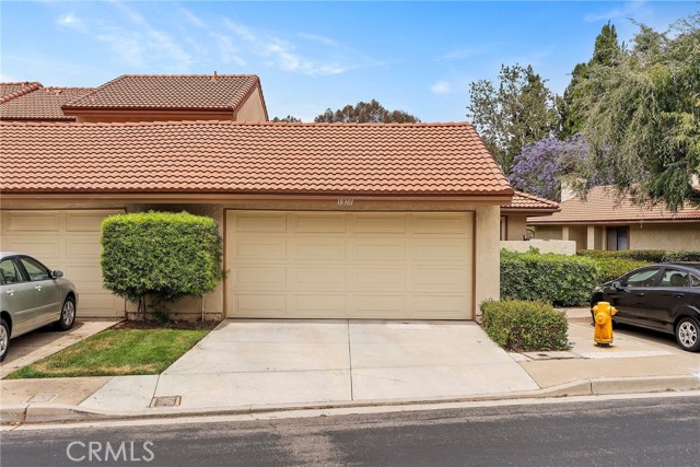 18301 Gum Tree Lane, Huntington Beach CA: https://media.crmls.org/medias/f5bc6ee6-9938-44c0-ba3b-ebd7744b2038.jpg