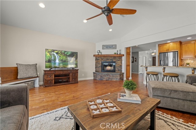28631 Winterdale Drive, Canyon Country CA: https://media.crmls.org/medias/f5bce281-b6a5-417c-bf13-4f078568f97a.jpg