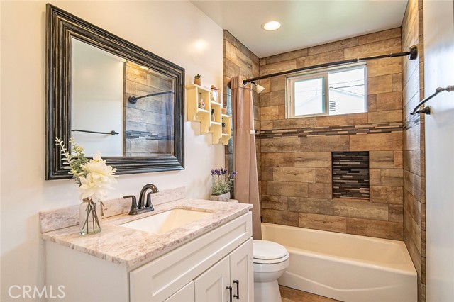 1917 N Britton Drive, Long Beach CA: https://media.crmls.org/medias/f5bdbe6c-4a04-4925-a955-8b82f1b046ef.jpg