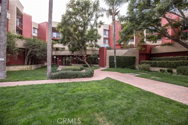 Detail Gallery Image 3 of 19 For 3961 via Marisol #223,  Los Angeles,  CA 90042 - 2 Beds | 2 Baths