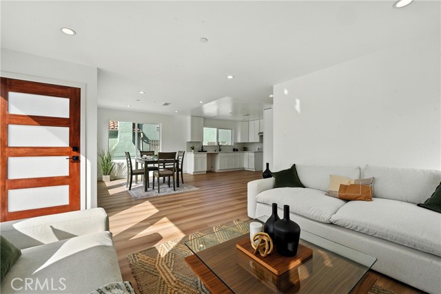3031 3033 Vineyard Avenue, Los Angeles CA: https://media.crmls.org/medias/f5bdd3ee-1463-4056-9725-ef207084d491.jpg