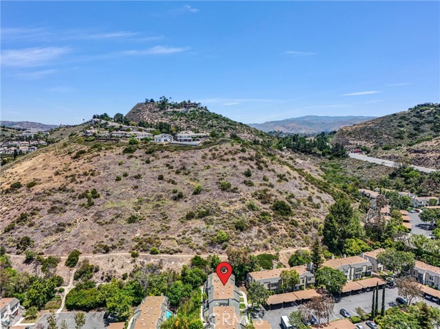 5927 E Creekside Avenue, Orange CA: https://media.crmls.org/medias/f5bdff72-2b42-4205-9911-3fd33b5adc63.jpg
