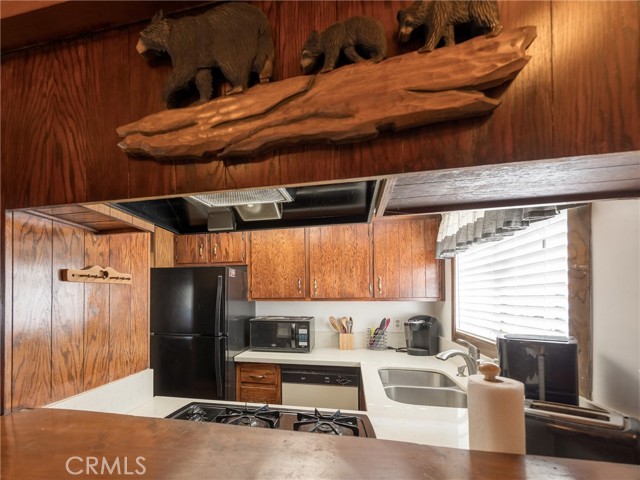 301 Downey Drive, Big Bear City CA: https://media.crmls.org/medias/f5be22bd-b221-4b97-a7ea-3cadaf67ac55.jpg