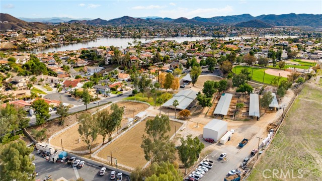 31502 Emperor Drive, Canyon Lake CA: https://media.crmls.org/medias/f5beaadb-757a-406f-aed3-60a4fbc4fe8c.jpg