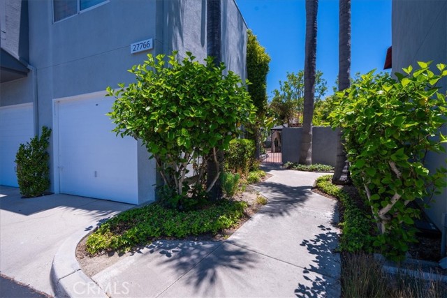 Detail Gallery Image 9 of 44 For 27766 Emerald #4,  Mission Viejo,  CA 92691 - 2 Beds | 2/1 Baths