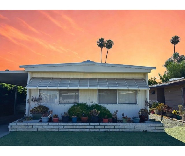 521 San Mateo Circle, Hemet CA: https://media.crmls.org/medias/f5bf868d-d3e5-4478-9db7-89c314111c6d.jpg
