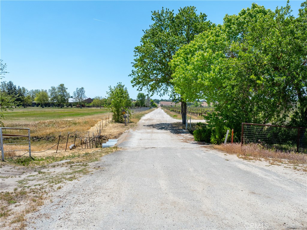 https://media.crmls.org/medias/f5bfd595-fefd-44b5-aa92-ca14349c6808.jpg?preset=X-Large