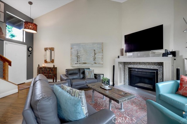 Detail Gallery Image 4 of 40 For 19132 East Country Hollow #10,  Orange,  CA 92869 - 2 Beds | 2/1 Baths