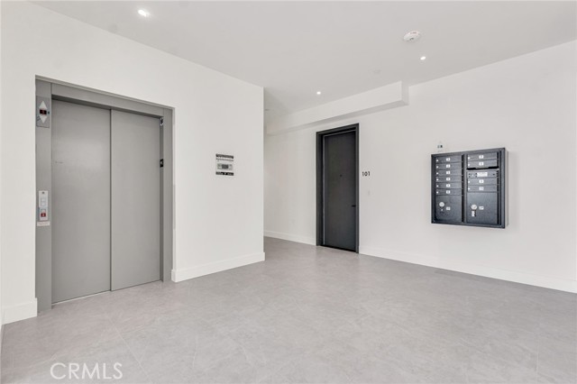 848 N. Hayworth, West Hollywood CA: https://media.crmls.org/medias/f5c0f005-9812-4cd5-ba89-39eed851f480.jpg