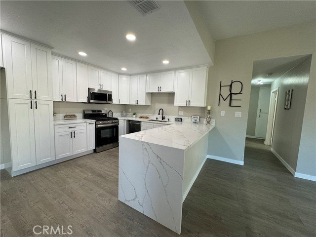 Detail Gallery Image 4 of 24 For 25561 Alicante Dr, Valencia,  CA 91355 - 3 Beds | 2 Baths