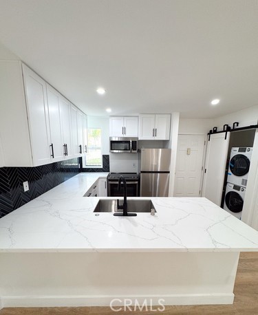 17000 Burbank Boulevard, Encino CA: https://media.crmls.org/medias/f5c18c2c-9360-48f4-8956-46e677bab729.jpg