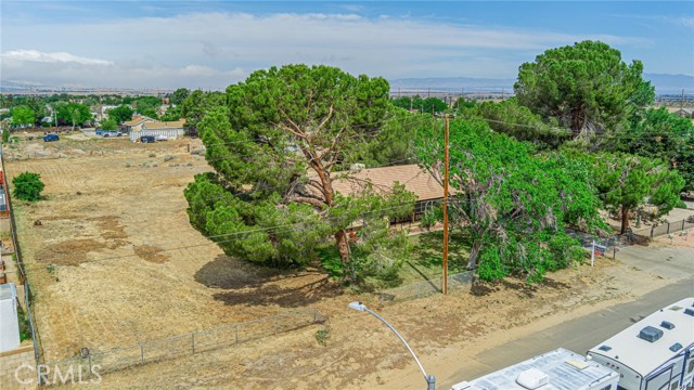 42631 51st W Street, Quartz Hill CA: https://media.crmls.org/medias/f5c19384-55a8-4184-b650-47784818efb9.jpg