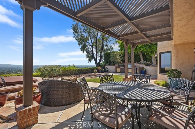 6150 E West View Drive, Orange CA: https://media.crmls.org/medias/f5c1e676-edcc-4c00-b1bf-50cb9e4a3095.jpg