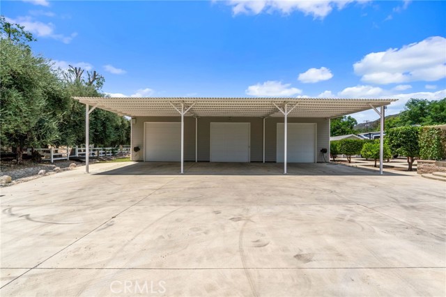 1033 Kimbark Avenue, San Bernardino CA: https://media.crmls.org/medias/f5c21a47-375f-4195-b83c-514452340d7e.jpg
