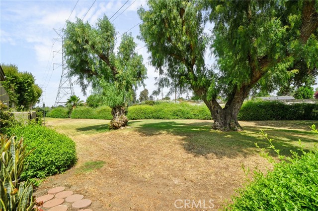 339 W Dawson Court, Glendora CA: https://media.crmls.org/medias/f5c24035-128f-49b1-9894-304f873f5d66.jpg
