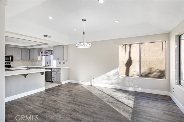 Detail Gallery Image 12 of 54 For 30471 Caliente Pl, Canyon Lake,  CA 92587 - 3 Beds | 2 Baths