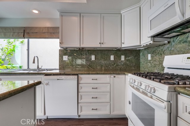 Detail Gallery Image 21 of 75 For 7030 Seawind Drive, Long Beach,  CA 90803 - 4 Beds | 3 Baths