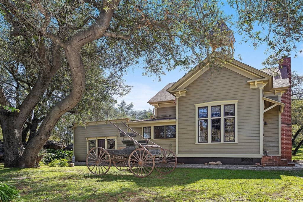 1239 Rainbow Valley Boulevard