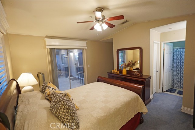 328 Manzanita Court, Ontario CA: https://media.crmls.org/medias/f5c4ca6d-7d2d-4608-abed-daba49c935c0.jpg