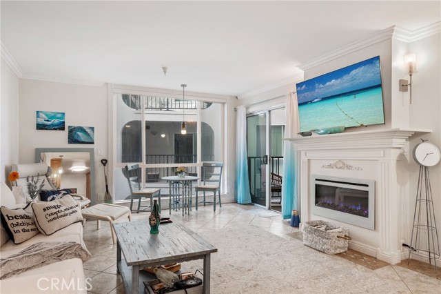 565 Esplanade, Redondo Beach, California 90277, 1 Bedroom Bedrooms, ,Residential,Sold,Esplanade,SB21248131