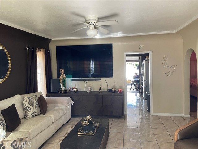 513 S Shelton Street, Santa Ana CA: https://media.crmls.org/medias/f5c5ddd3-6abf-4715-96f2-eb8c4530c0c0.jpg
