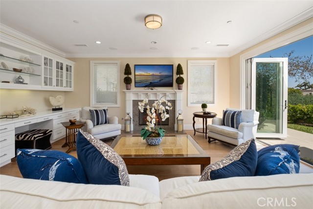Detail Gallery Image 3 of 25 For 4 Summer House Ln, Newport Beach,  CA 92660 - 4 Beds | 3 Baths