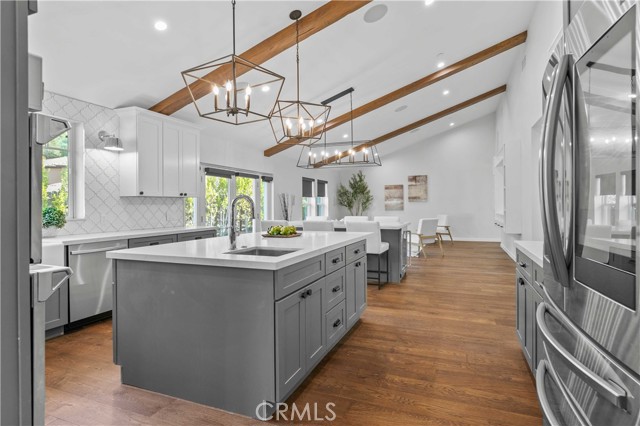 Detail Gallery Image 11 of 22 For 3340 Vickers Dr, Glendale,  CA 91208 - 3 Beds | 3 Baths