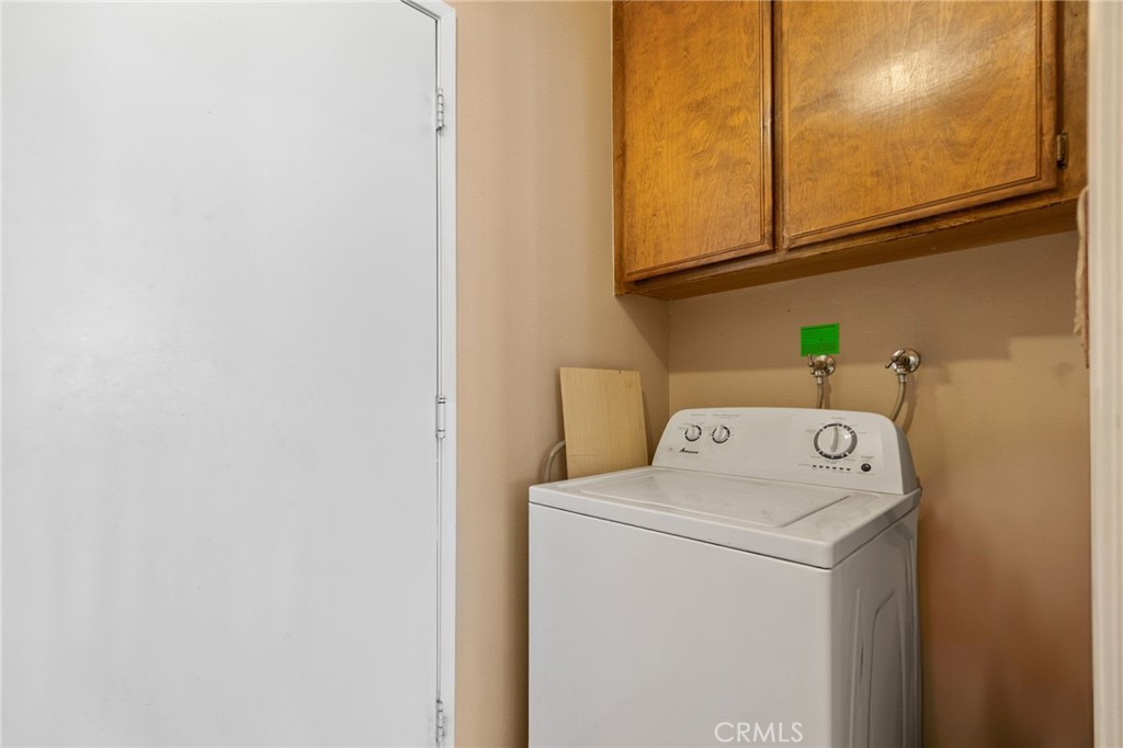 https://media.crmls.org/medias/f5c6967b-9824-4594-880d-f959014fd1d4.jpg?preset=X-Large