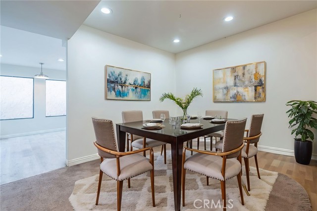 Detail Gallery Image 6 of 40 For 22038 Vanowen St #113,  Woodland Hills,  CA 91303 - 2 Beds | 3 Baths