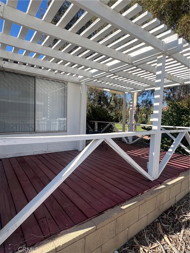 https://media.crmls.org/medias/f5c8c553-4821-4335-8a94-5a4bc5d6ab66.jpg?preset=X-Large
