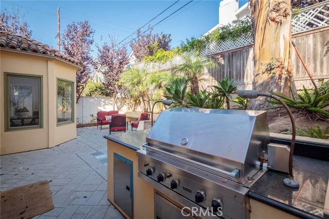 2408 Pine Avenue, Manhattan Beach, California 90266, 4 Bedrooms Bedrooms, ,3 BathroomsBathrooms,Residential,Sold,Pine,SB17163813