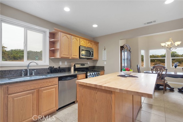 Detail Gallery Image 6 of 38 For 5378 Bellflower St, Oak Hills,  CA 92344 - 4 Beds | 2/1 Baths