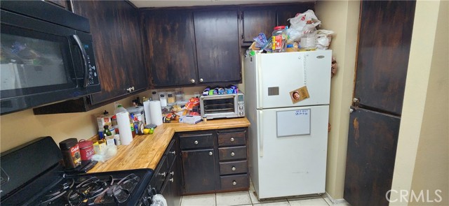 713 Walnut Drive, Lake Elsinore CA: https://media.crmls.org/medias/f5cc6bd5-94e1-45e7-9b60-043f4e29033b.jpg