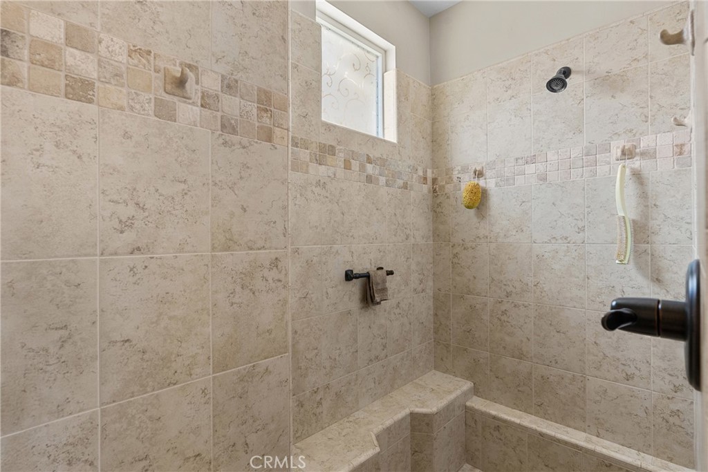 https://media.crmls.org/medias/f5ccab88-4956-4f9d-bb5f-bed9ab70d156.jpg?preset=X-Large
