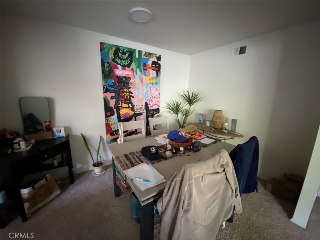 https://media.crmls.org/medias/f5cda9d9-d786-4f1d-a6c8-02fd9d7f915b.jpg?preset=X-Large