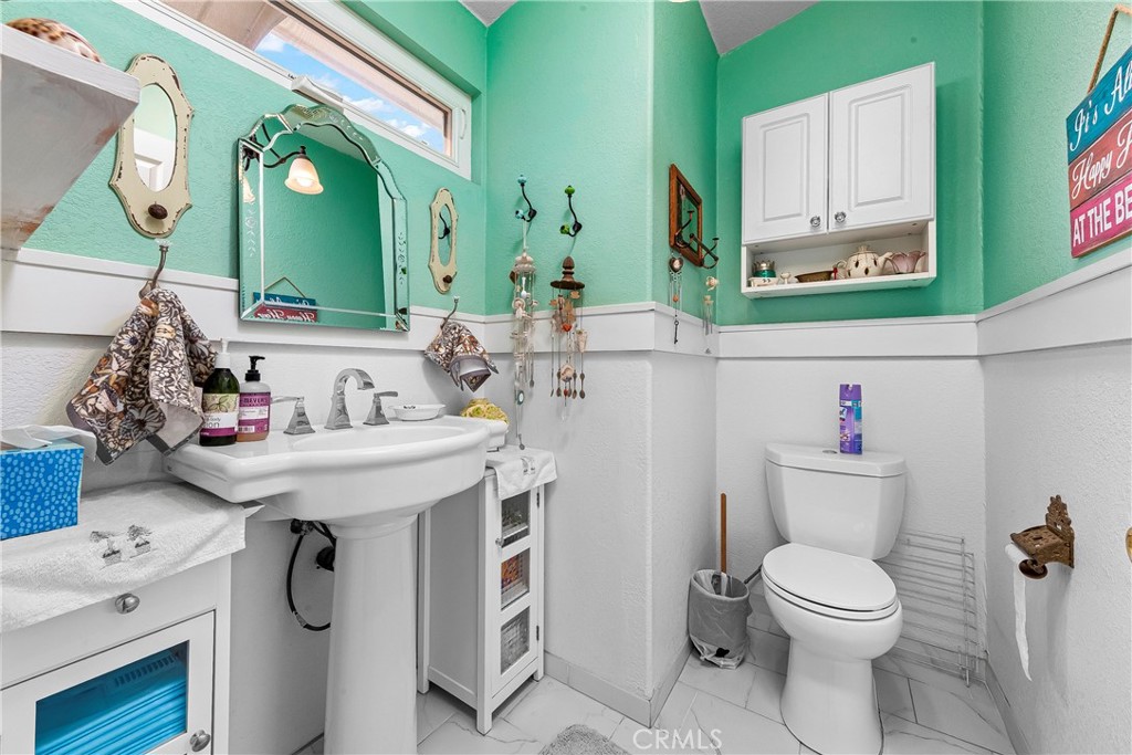 https://media.crmls.org/medias/f5cdc055-88a1-443b-9b6d-cd5dad384a84.jpg?preset=X-Large