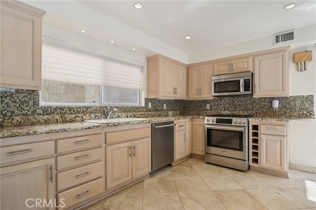 MLS #SR25265177 image #9