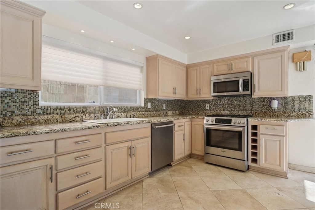 MLS #SR25265177 image #9