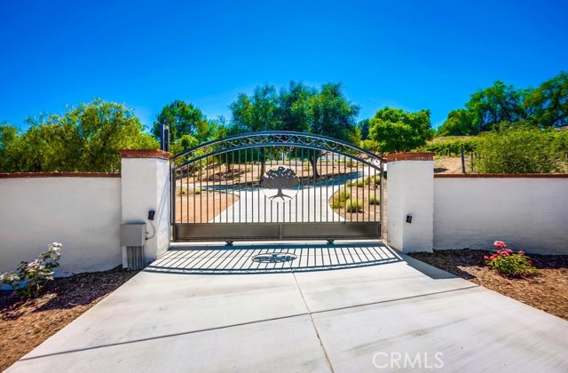 Detail Gallery Image 2 of 73 For 39555 Avenida Bonita, Murrieta,  CA 92562 - 5 Beds | 4 Baths