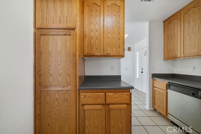 Detail Gallery Image 13 of 48 For 12867 Banyon Tree Ln, Victorville,  CA 92392 - 2 Beds | 2 Baths