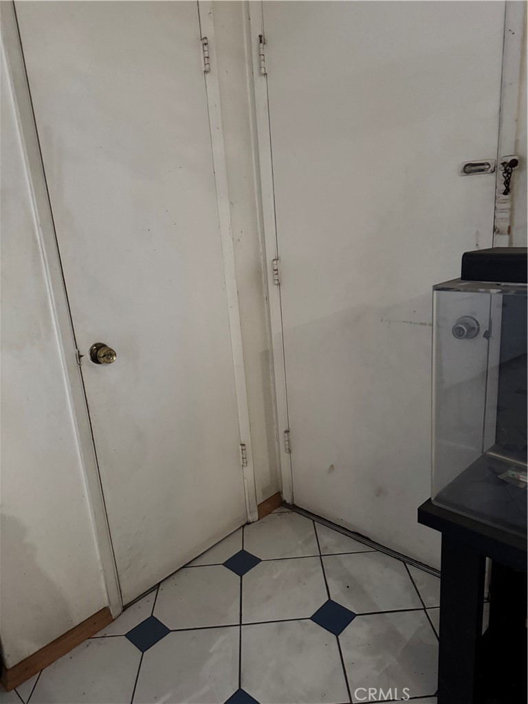 https://media.crmls.org/medias/f5ce76a1-78c7-4653-8bdd-3334e2f0a2ed.jpg?preset=X-Large