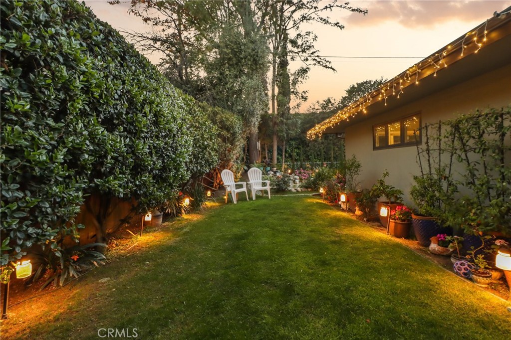 https://media.crmls.org/medias/f5cf51df-210b-4be6-87dc-ae9db38ce695.jpg?preset=X-Large