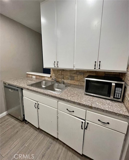 Detail Gallery Image 3 of 11 For 21000 Parthenia St #19,  Canoga Park,  CA 91304 - 1 Beds | 1 Baths