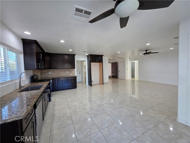 355 S Inez, Hemet CA: https://media.crmls.org/medias/f5d04837-5d42-4992-8886-5e0539416798.jpg