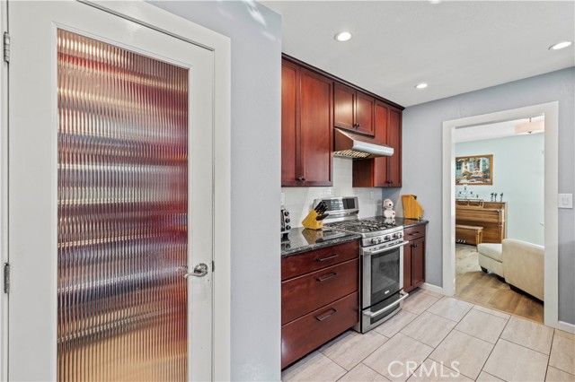 Detail Gallery Image 18 of 43 For 23668 via Delfina, Valencia,  CA 91355 - 4 Beds | 3 Baths